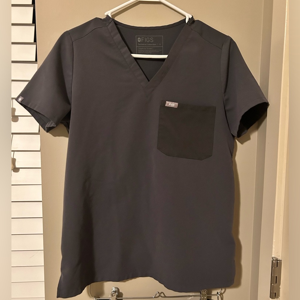 Catarina 1 pocket scrub top